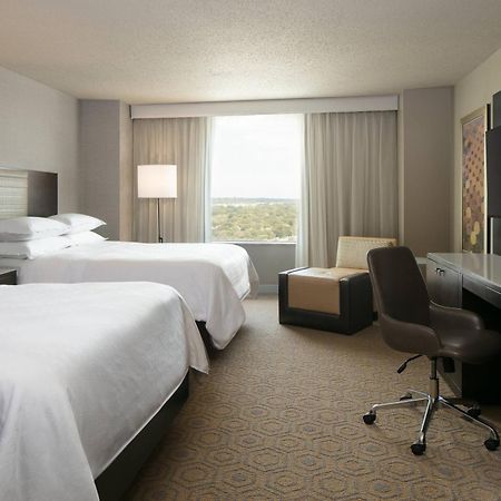 Sheraton Overland Park Hotel At The Convention Center Exteriér fotografie