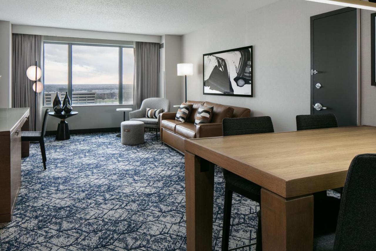 Sheraton Overland Park Hotel At The Convention Center Exteriér fotografie