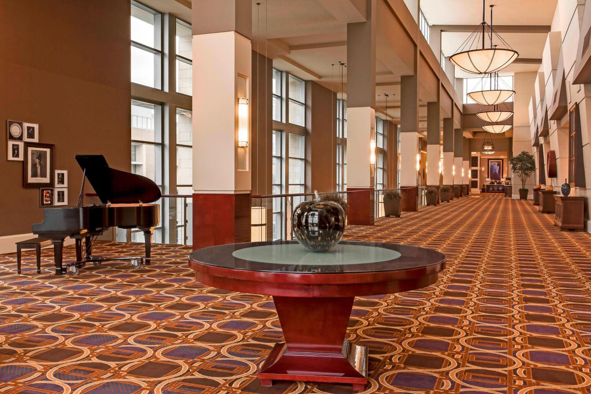Sheraton Overland Park Hotel At The Convention Center Exteriér fotografie