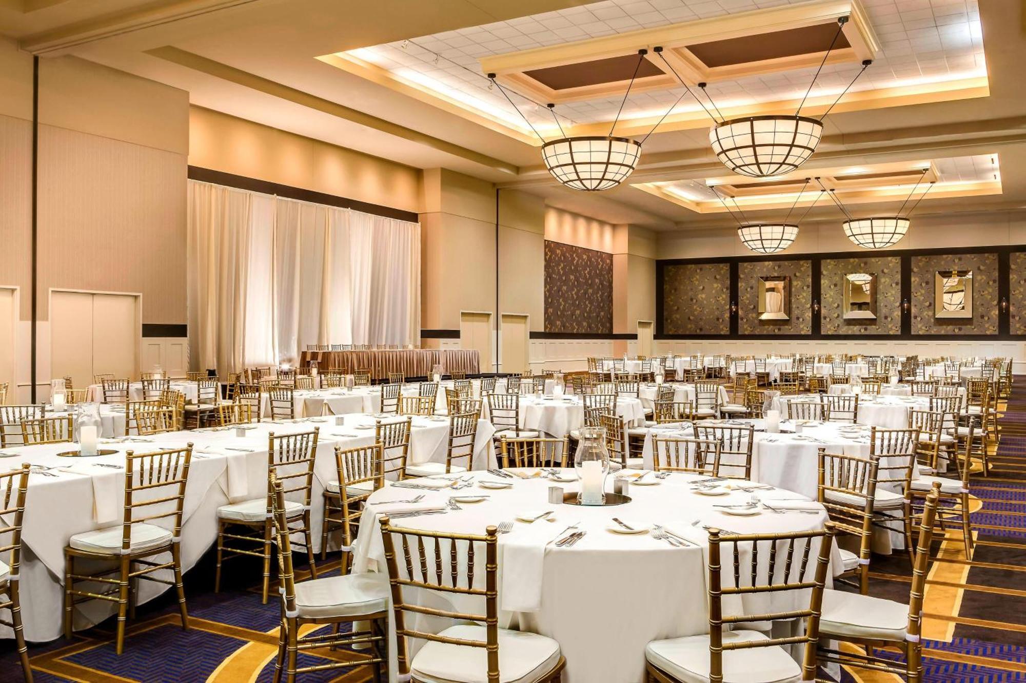 Sheraton Overland Park Hotel At The Convention Center Exteriér fotografie